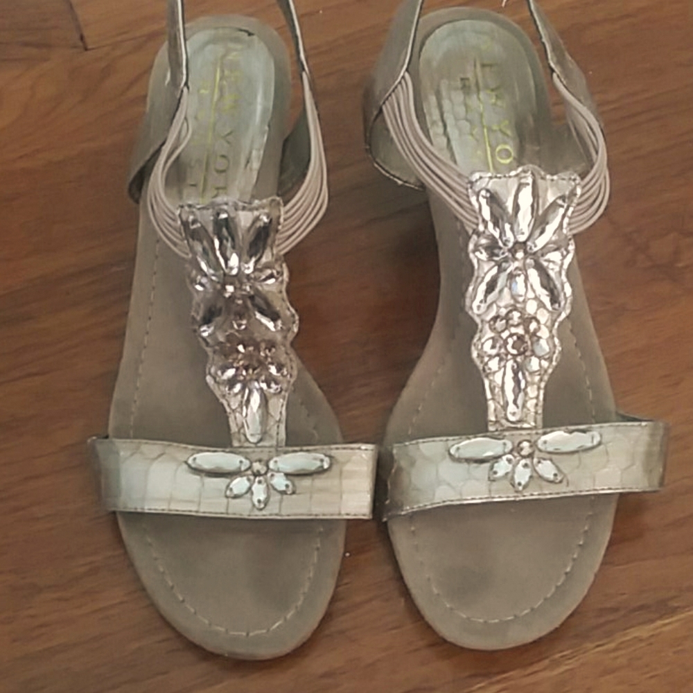 Light tan wedges